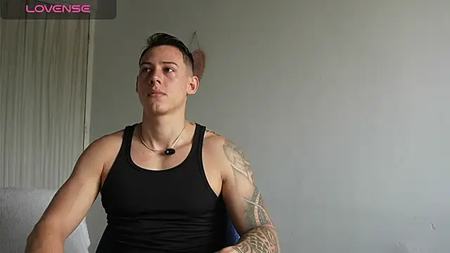 Snapshot of Muscle_King_Cum chatting on July 31, 2026, 1:32 pm Muscle King Cum online show from July 31, 2026, 1:32 pm