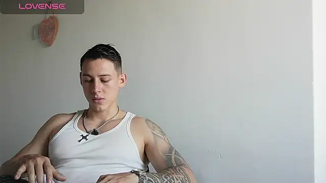 Snapshot of Muscle_King_Cum chatting on July 28, 2026, 1:43 pm Muscle King Cum online show from July 28, 2026, 1:43 pm