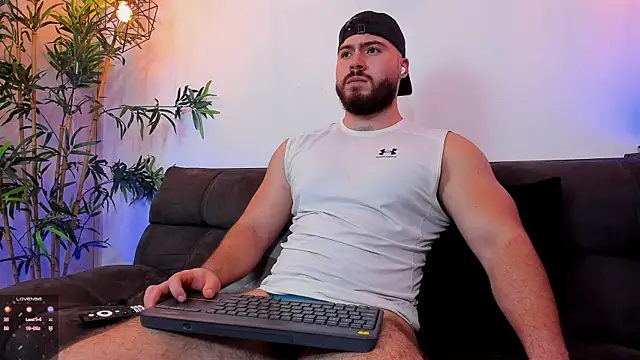 SebastianVilla  online show from August 3, 2026, 9:20 pm