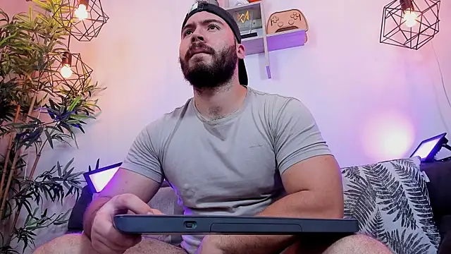 SebastianVilla  online show from June 24, 2026, 11:02 pm