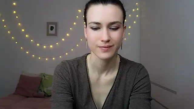 AliciaNewell online show from June 6, 2026, 3:39 pm