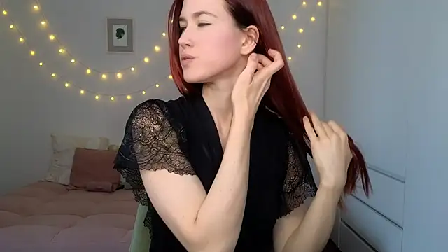 Snapshot of AliciaNewell chatting on April 28, 2026, 8:19 am AliciaNewell online show from April 28, 2026, 8:19 am