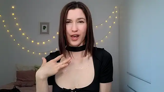 AliciaNewell online show from June 8, 2026, 12:06 pm