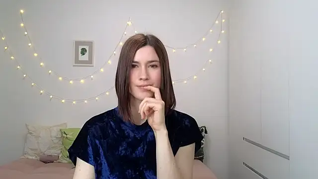 AliciaNewell online show from June 13, 2026, 4:43 am