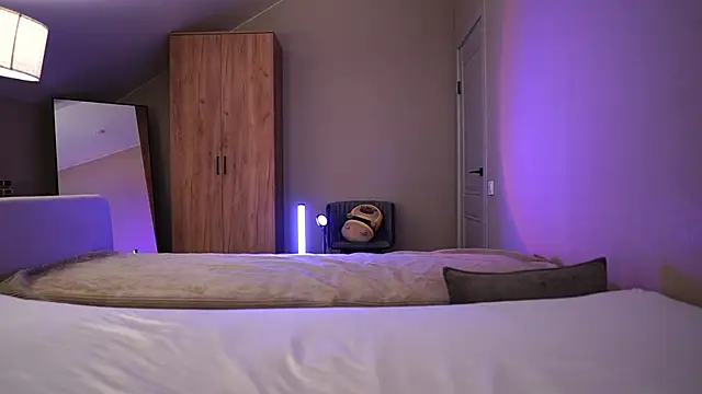 Snapshot of VikkiLustfull chatting on March 8, 2026, 8:17 am VikkiLustfull online show from March 8, 2026, 8:17 am