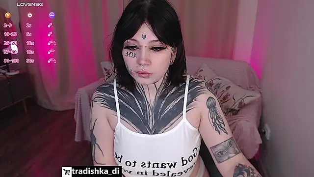 Snapshot of tradishka chatting on February 25, 2026, 7:25 pm tradishka online show from February 25, 2026, 7:25 pm