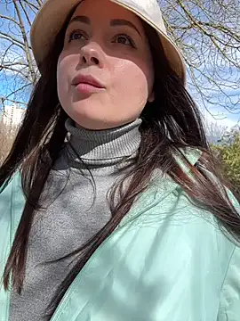 Snapshot of dreams4u chatting on March 12, 2025, 9:23 am dreams4u online show from March 12, 2025, 9:23 am