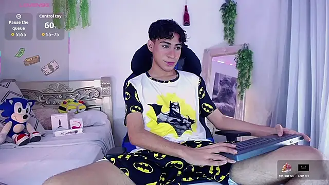 huge armound online show from October 10, 2025, 3:18 am