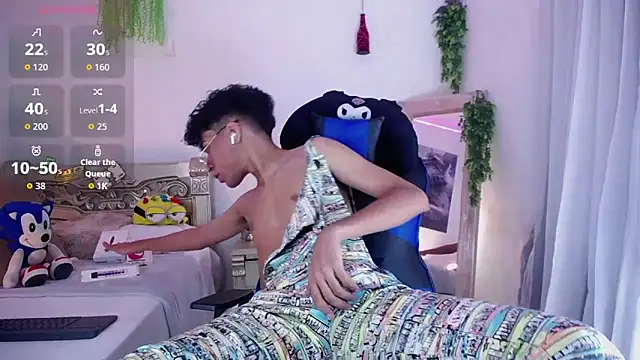 huge armound online show from September 25, 2025, 5:46 am