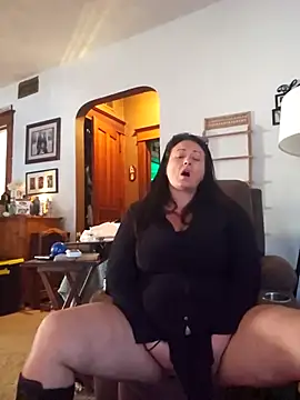 sweetkitty111 online show from November 17, 2025, 5:17 pm