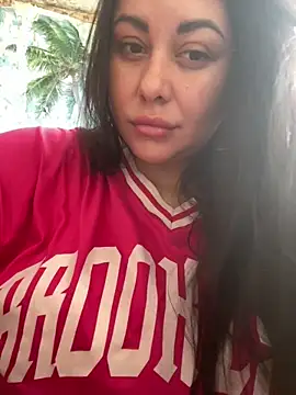 Snapshot of DaisyStreet chatting on November 13, 2025, 9:46 am DaisyStreet online show from November 13, 2025, 9:46 am