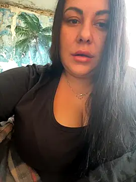 Snapshot of DaisyStreet chatting on November 3, 2025, 9:02 am DaisyStreet online show from November 3, 2025, 9:02 am