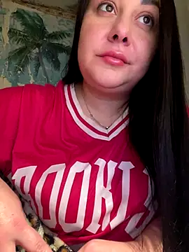 Snapshot of DaisyStreet chatting on December 17, 2025, 3:39 pm DaisyStreet online show from December 17, 2025, 3:39 pm