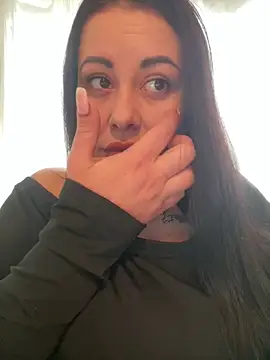 Snapshot of DaisyStreet chatting on February 15, 2026, 11:42 am DaisyStreet online show from February 15, 2026, 11:42 am