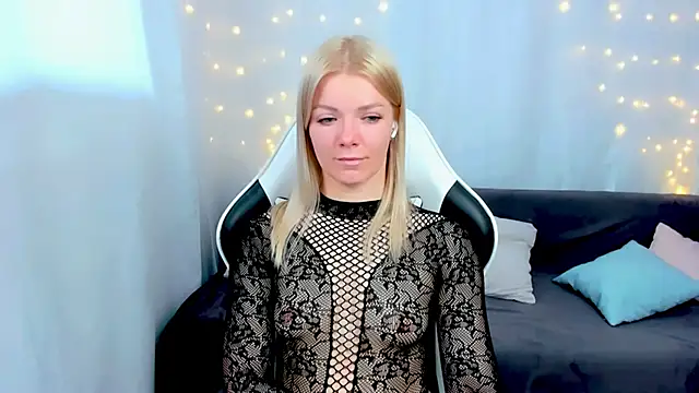 Lily Daviss online show from April 21, 2026, 3:02 am