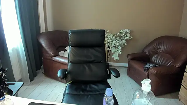 Snapshot of KaylaLaine chatting on February 23, 2026, 7:42 am KaylaLaine online show from February 23, 2026, 7:42 am