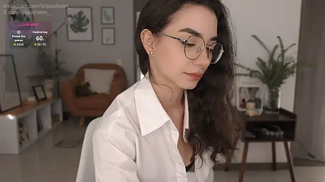 JulietteDee online show from June 12, 2026, 9:45 pm
