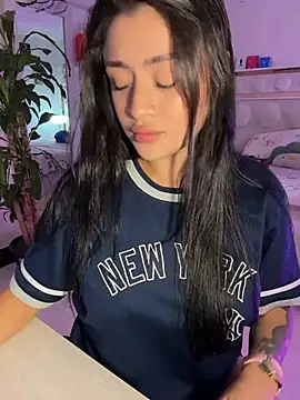 Snapshot of lucianaroy chatting on March 15, 2026, 11:12 pm lucianaroy online show from March 15, 2026, 11:12 pm