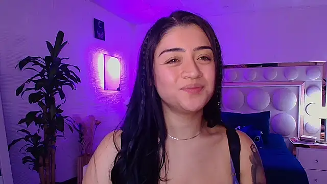 lucianaroy online show from October 10, 2025, 8:31 pm