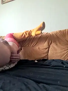 Snapshot of DjiniCD chatting on February 5, 2025, 9:36 am DjiniCD online show from February 5, 2025, 9:36 am