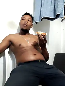 hugo3918  online show from February 6, 2026, 2:13 pm