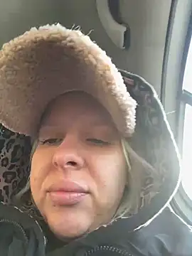 LikaCat online show from October 16, 2025, 3:26 am