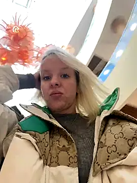 LikaCat online show from October 10, 2025, 4:24 am