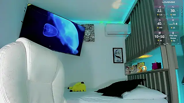 Ashlycuute online show from September 14, 2025, 3:51 am