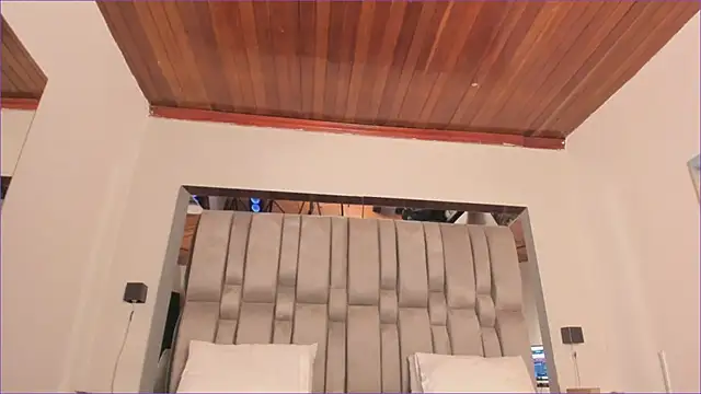 NikkySmiith online show from September 12, 2025, 11:32 am