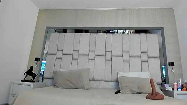 NikkySmiith online show from July 28, 2026, 3:21 pm