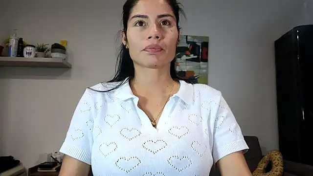 Alondra fetish online show from May 7, 2026, 3:11 am