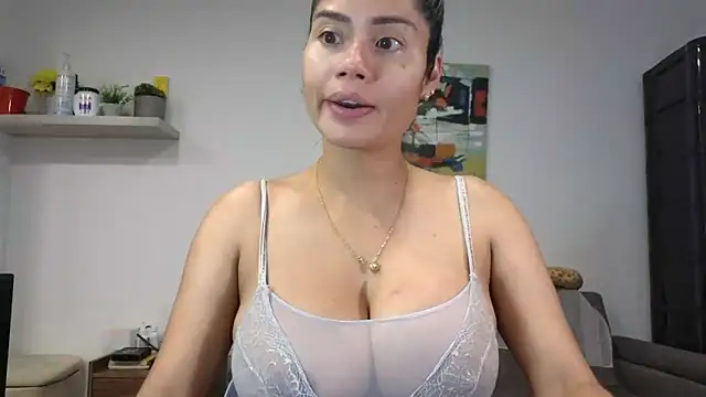 Alondra fetish online show from May 6, 2026, 1:53 am