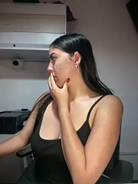 MarianaBenz online show from April 2, 2026, 11:55 pm