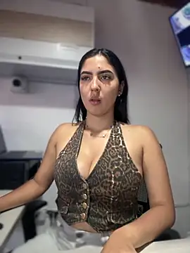 MarianaBenz online show from September 23, 2025, 11:39 am