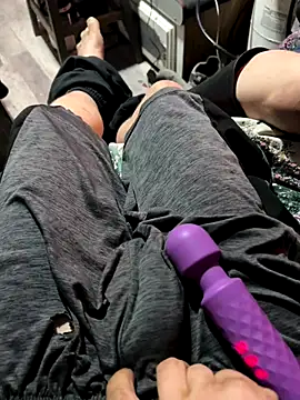 Snapshot of Followthepiper chatting on November 3, 2025, 4:07 am Followthepiper online show from November 3, 2025, 4:07 am