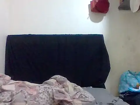 Snapshot of honeypotsweet chatting on July 4, 2026, 12:00 pm honeypotsweet online show from July 4, 2026, 12:00 pm