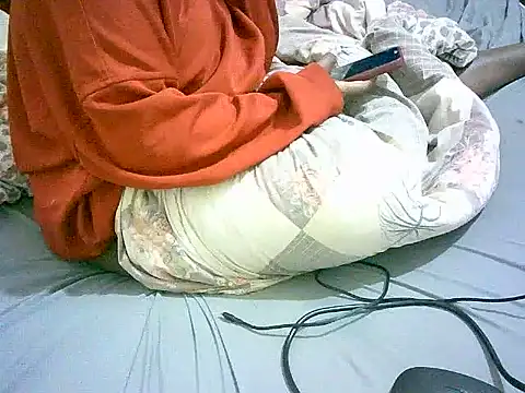 Snapshot of honeypotsweet chatting on July 31, 2026, 5:43 pm honeypotsweet online show from July 31, 2026, 5:43 pm