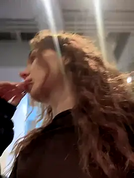 QuitieLia online show from October 21, 2025, 8:14 am