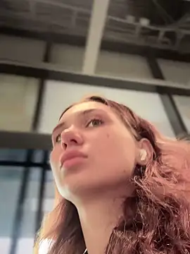 QuitieLia online show from September 9, 2025, 9:08 am