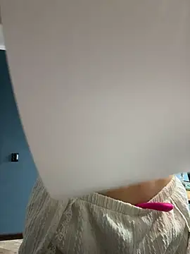 QuitieLia online show from February 4, 2026, 7:14 am