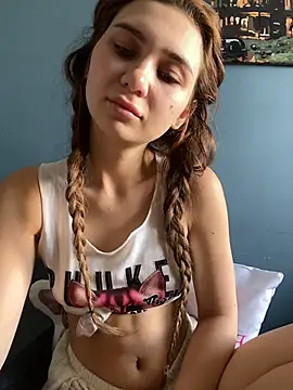 QuitieLia online show from June 24, 2026, 7:18 am