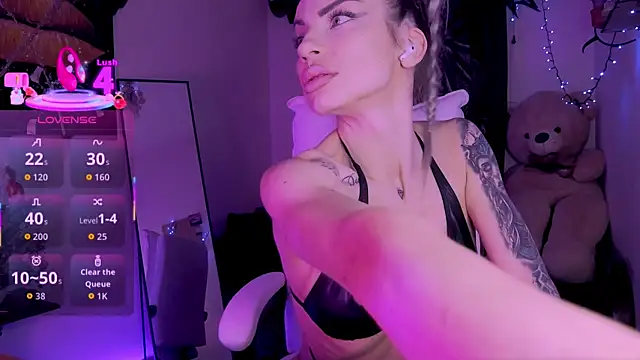 Snapshot of LusciousAlice chatting on April 3, 2026, 7:53 pm LusciousAlice online show from April 3, 2026, 7:53 pm