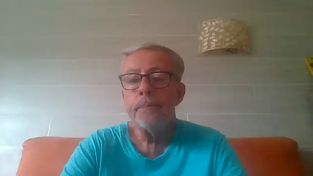 Snapshot of tuggy59 chatting on August 3, 2026, 9:04 am tuggy59 online show from August 3, 2026, 9:04 am