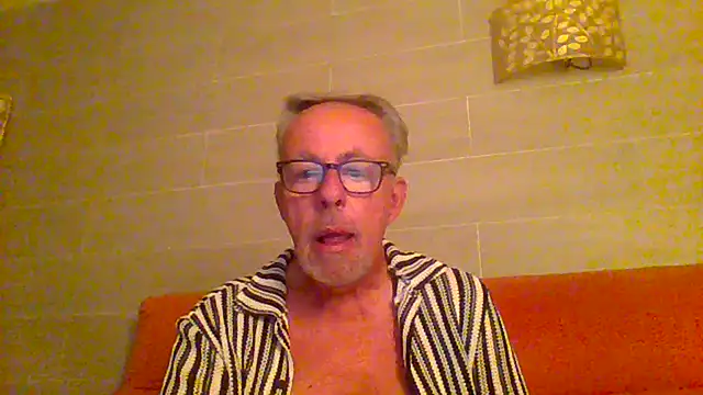 Snapshot of tuggy59 chatting on July 9, 2026, 4:13 am tuggy59 online show from July 9, 2026, 4:13 am