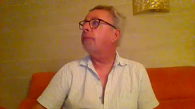 Snapshot of tuggy59 chatting on July 5, 2026, 4:41 am tuggy59 online show from July 5, 2026, 4:41 am