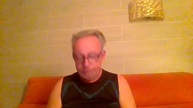 Snapshot of tuggy59 chatting on July 6, 2026, 4:19 am tuggy59 online show from July 6, 2026, 4:19 am