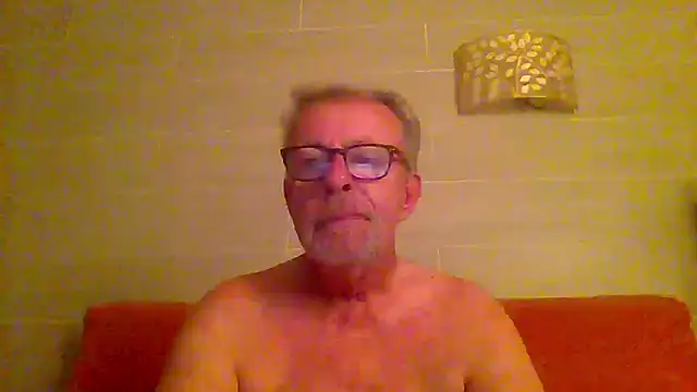 tuggy59 online show from June 7, 2026, 4:39 am