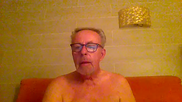 Snapshot of tuggy59 chatting on July 18, 2026, 4:10 am tuggy59 online show from July 18, 2026, 4:10 am