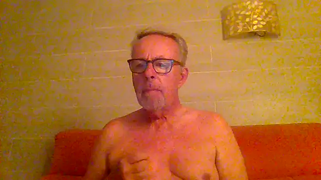 Snapshot of tuggy59 chatting on July 27, 2026, 4:08 am tuggy59 online show from July 27, 2026, 4:08 am