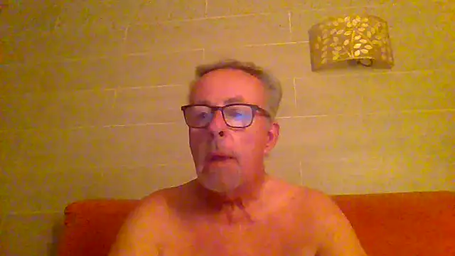 Snapshot of tuggy59 chatting on August 2, 2026, 3:49 am tuggy59 online show from August 2, 2026, 3:49 am